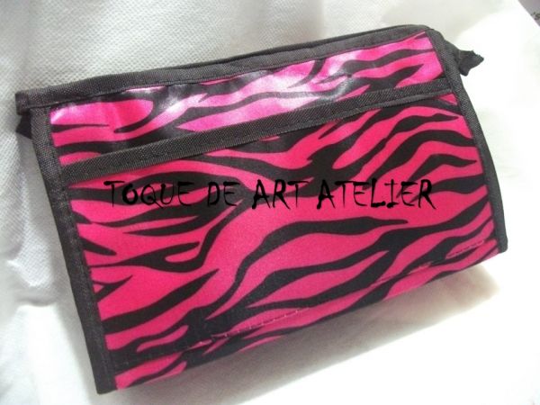 Necessaire zebra rosa.